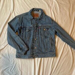 Levi's Women’s Classic Blue Denim Jacket